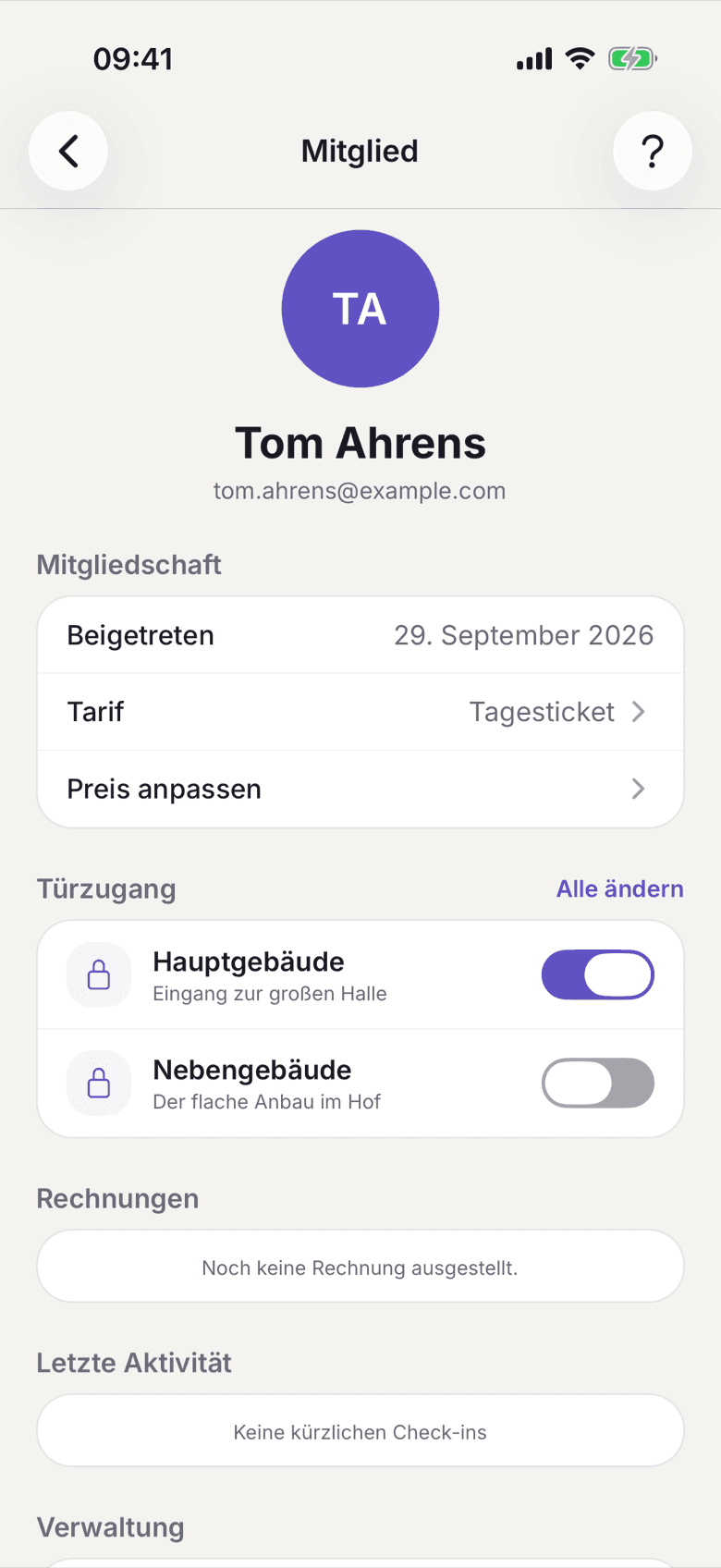 Mitgliedsakte in der App mit Tarif und dem Bereich Türzugang, ein Schalter je Tür